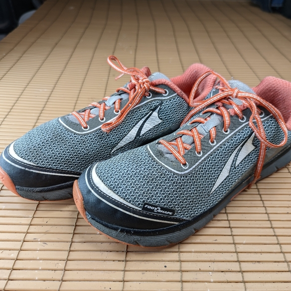 Altra Shoes Altra Lone Peak 25 Womens Zero Drop Trail Running Shoes